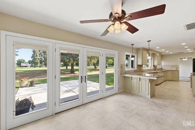 5813 Cypress Point Dr., Bakersfield, CA 93309