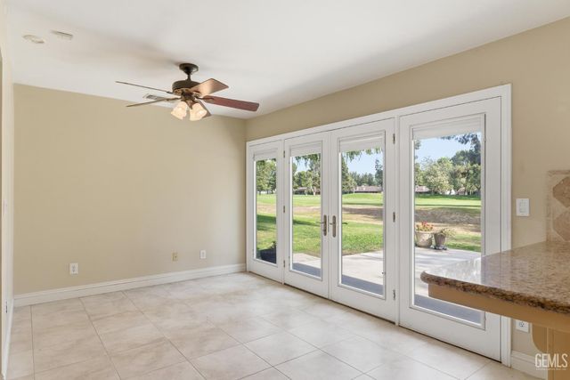 5813 Cypress Point Dr., Bakersfield, CA 93309