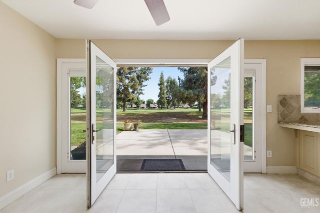 5813 Cypress Point Dr., Bakersfield, CA 93309