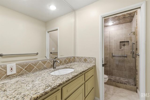 5813 Cypress Point Dr., Bakersfield, CA 93309