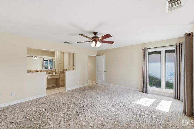 5813 Cypress Point Dr., Bakersfield, CA 93309