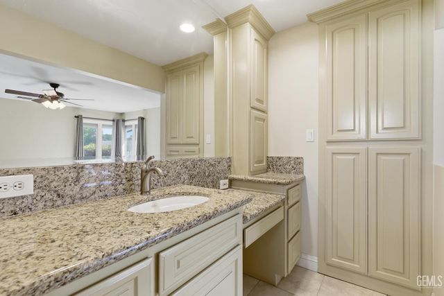 5813 Cypress Point Dr., Bakersfield, CA 93309