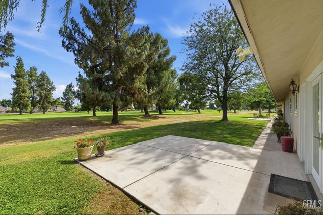 5813 Cypress Point Dr., Bakersfield, CA 93309