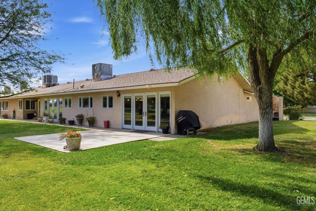5813 Cypress Point Dr., Bakersfield, CA 93309