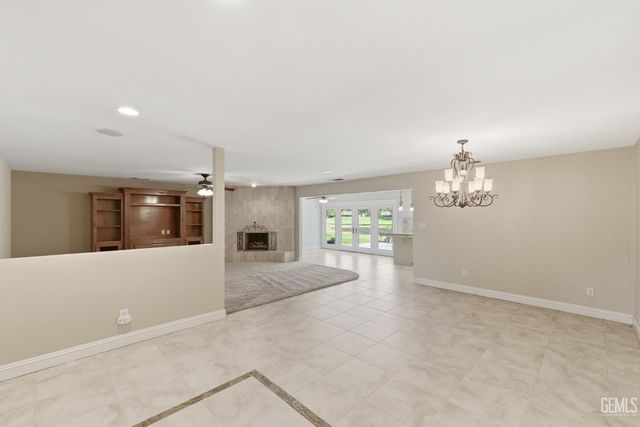 5813 Cypress Point Dr., Bakersfield, CA 93309