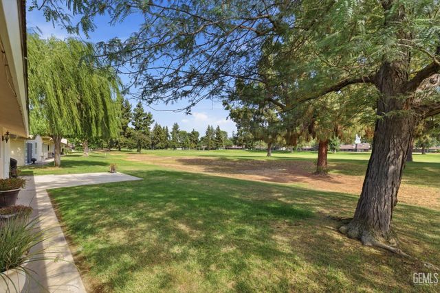5813 Cypress Point Dr., Bakersfield, CA 93309