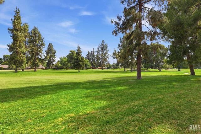 5813 Cypress Point Dr., Bakersfield, CA 93309