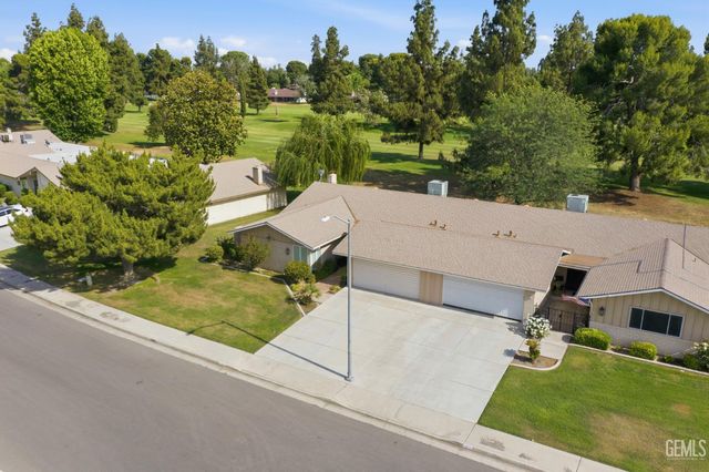 5813 Cypress Point Dr., Bakersfield, CA 93309