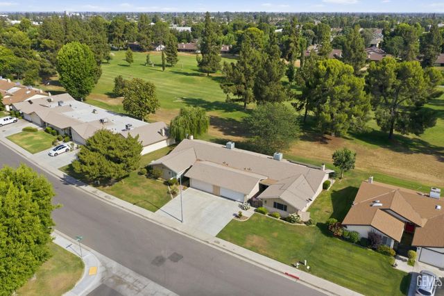 5813 Cypress Point Dr., Bakersfield, CA 93309