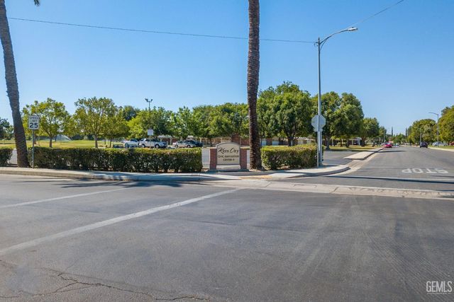 5813 Cypress Point Dr., Bakersfield, CA 93309