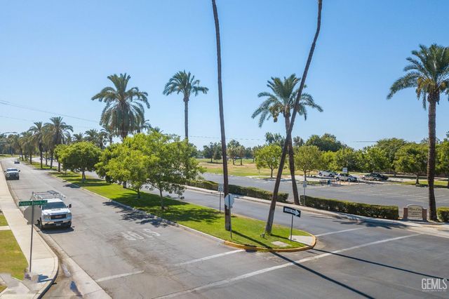5813 Cypress Point Dr., Bakersfield, CA 93309