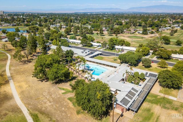 5813 Cypress Point Dr., Bakersfield, CA 93309