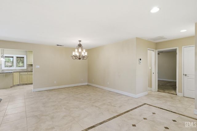 5813 Cypress Point Dr., Bakersfield, CA 93309