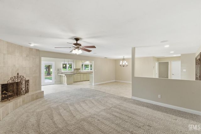 5813 Cypress Point Dr., Bakersfield, CA 93309