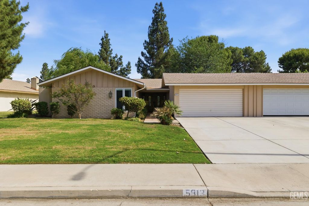 5813 Cypress Point Dr., Bakersfield, CA 93309