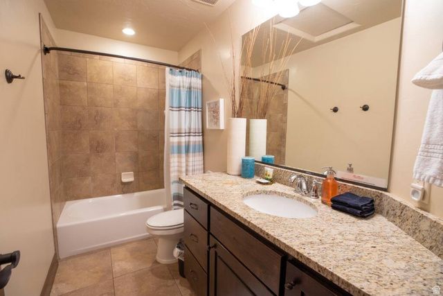 4206 E TORREY PINES DR, Washington, UT 84780