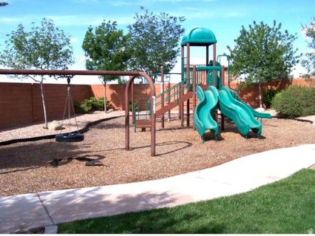 4206 E TORREY PINES DR, Washington, UT 84780