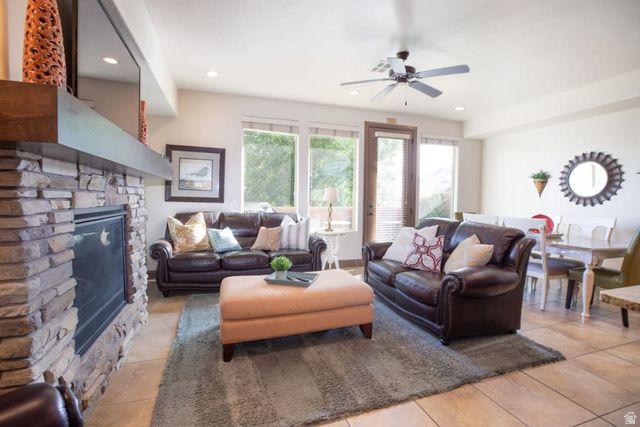 4206 E TORREY PINES DR, Washington, UT 84780