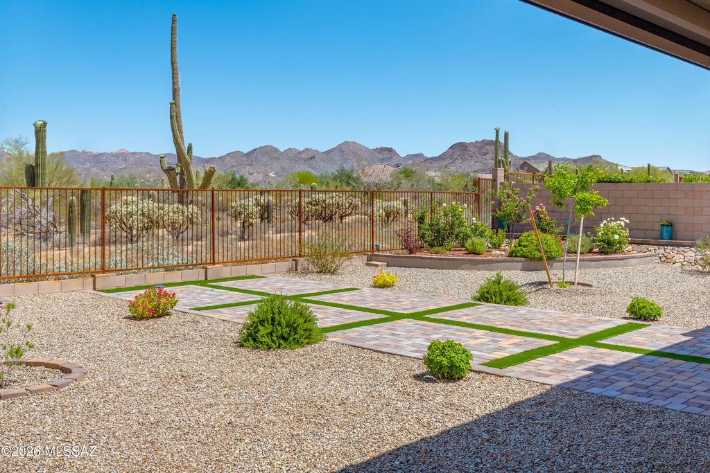 10731 N Cactus Point Drive, Tucson, AZ 85742