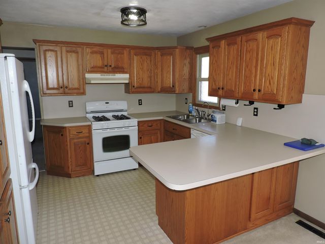 2904 Sharon Streets, Winona Lake, IN 46590