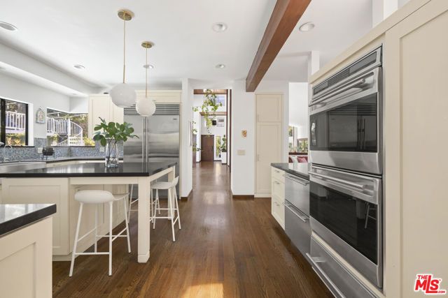 2549 Canyon Oak Drive, Los Angeles, CA 90068