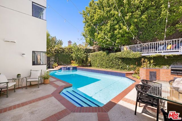 2549 Canyon Oak Drive, Los Angeles, CA 90068
