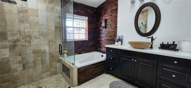 19922 NW 88th Ave, Hialeah, FL 33018