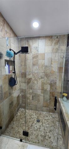 19922 NW 88th Ave, Hialeah, FL 33018