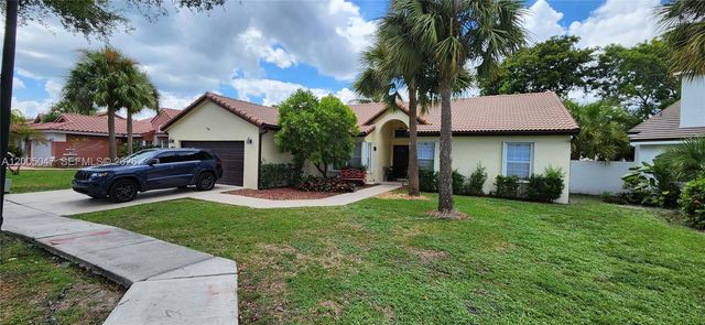 19922 NW 88th Ave, Hialeah, FL 33018