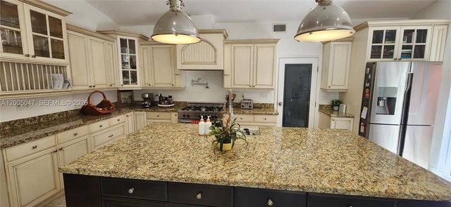 19922 NW 88th Ave, Hialeah, FL 33018