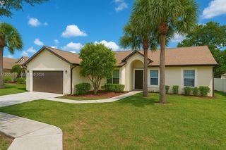 19922 NW 88th Ave, Hialeah, FL 33018