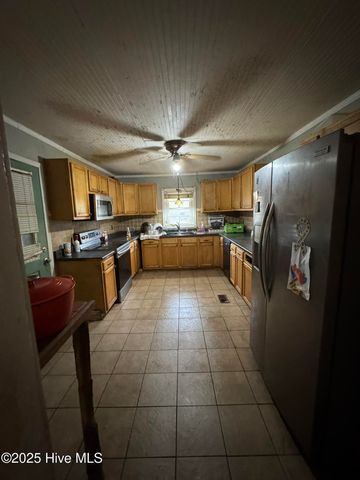 800 Little John Avenue, Jacksonville, NC 28546