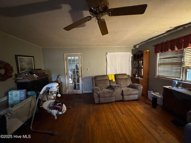 800 Little John Avenue, Jacksonville, NC 28546