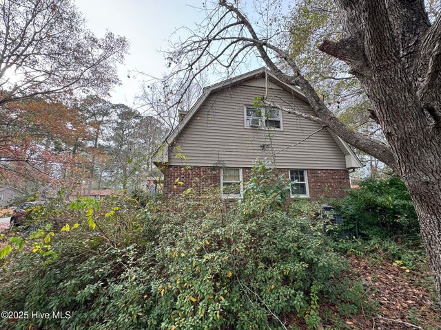 800 Little John Avenue, Jacksonville, NC 28546