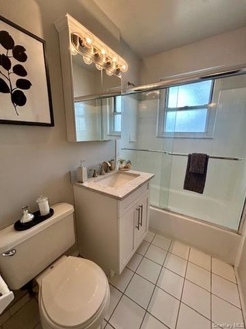 111 College Road 15-C, Selden, NY 11784