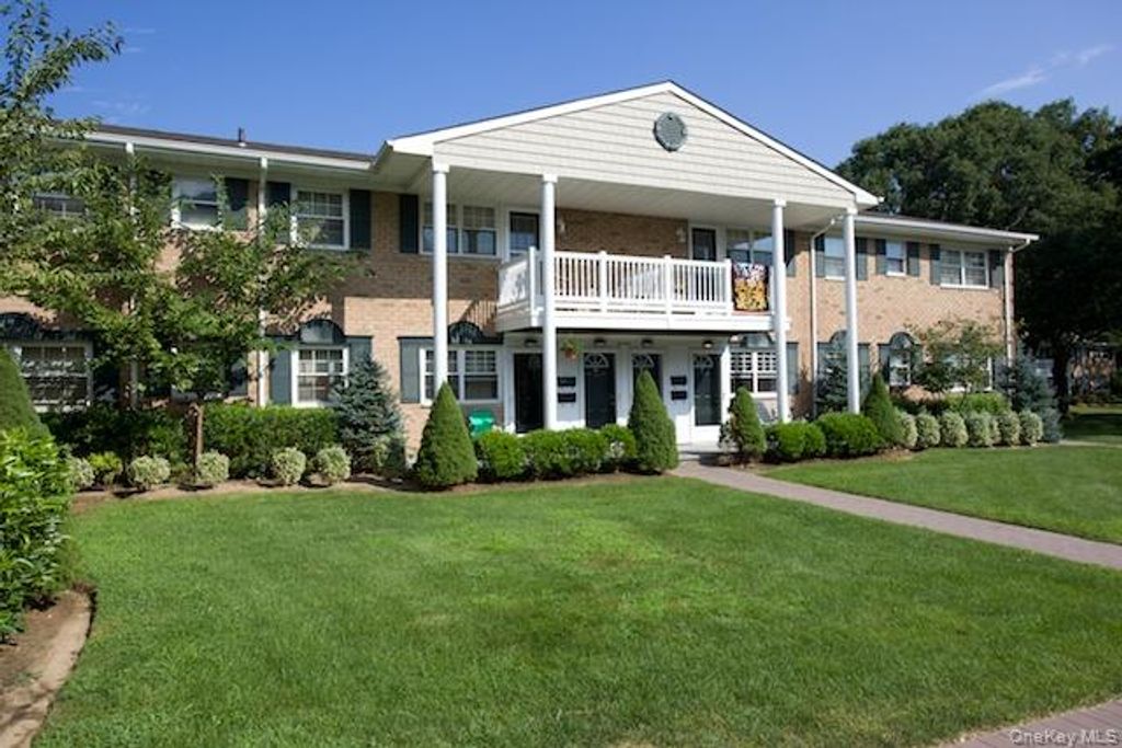 111 College Road 15-C, Selden, NY 11784