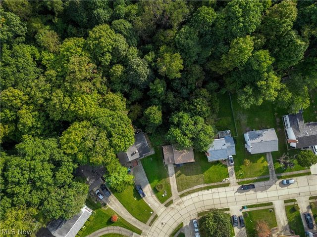389 Stonewood Street, Canal Fulton, OH 44614