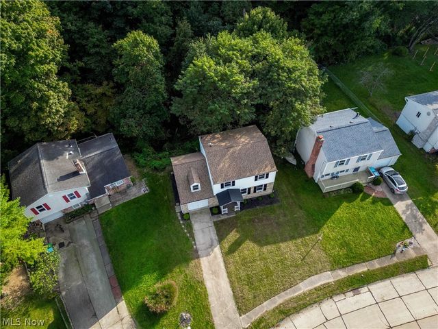 389 Stonewood Street, Canal Fulton, OH 44614