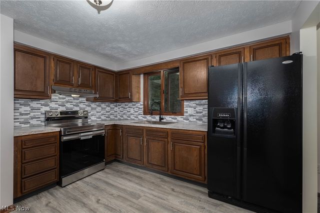 389 Stonewood Street, Canal Fulton, OH 44614