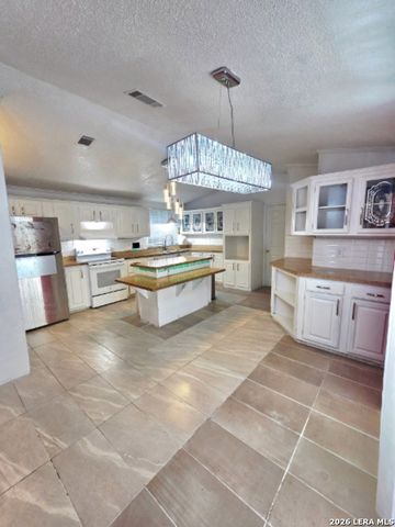 315 Forest Creek Rd, Devine, TX 78016