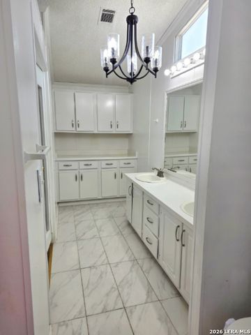 315 Forest Creek Rd, Devine, TX 78016