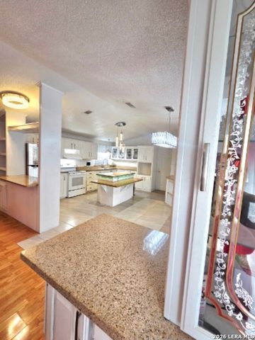 315 Forest Creek Rd, Devine, TX 78016