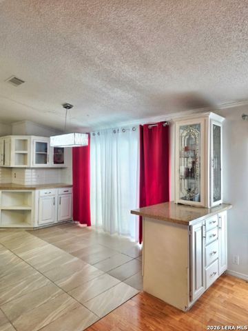 315 Forest Creek Rd, Devine, TX 78016