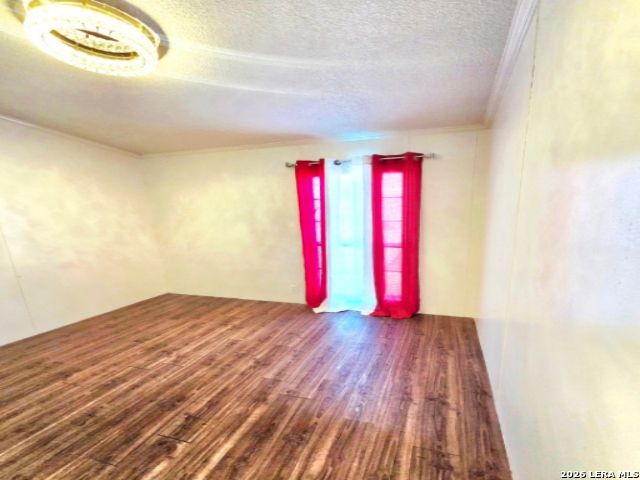 315 Forest Creek Rd, Devine, TX 78016