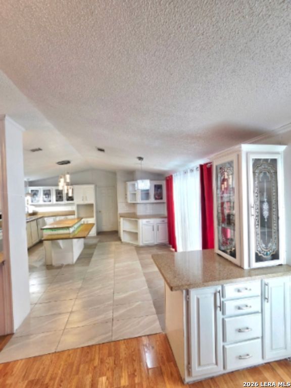 315 Forest Creek Rd, Devine, TX 78016