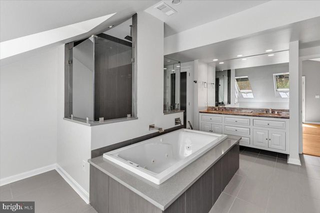 6515 OLD CHESTERBROOK RD, Mclean, VA 22101