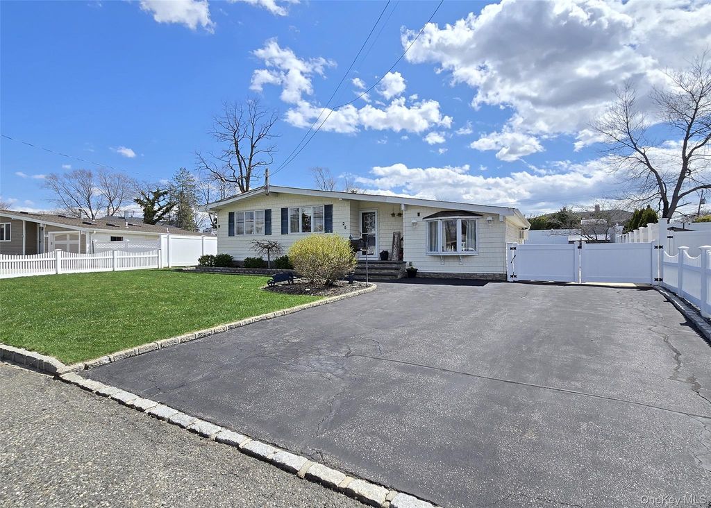 25 Peter Road, Ronkonkoma, NY 11779