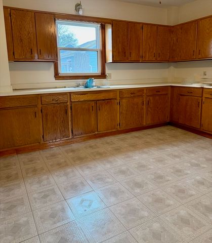 43 Aborn St 1, Peabody, MA 01960