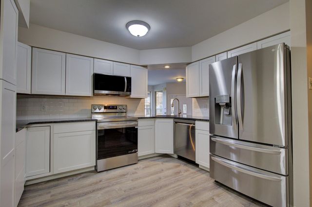 1302 FOXMEADOW CIR, Royersford, PA 19468