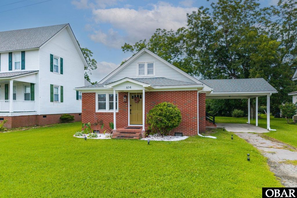 Image 2 of property listing at 614 Croatan Avenue, Manteo, NC 27954